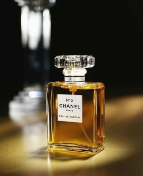 Chanel No.5.Istoria unui parfum celebru