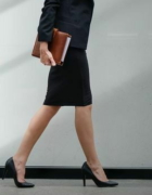 Cum interpretam o strangere de mana