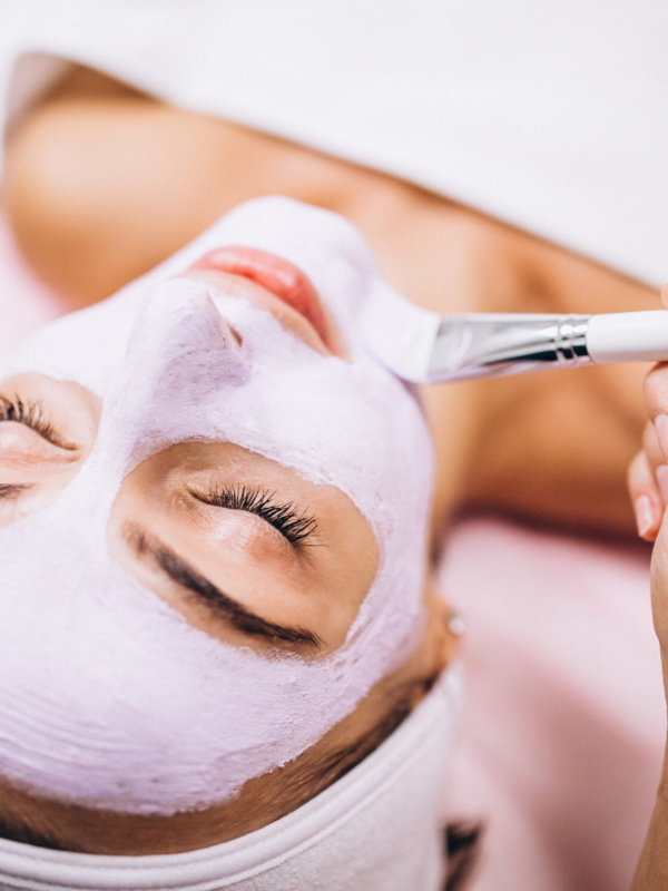 Diferite tipuri de masti faciale si beneficiile lor