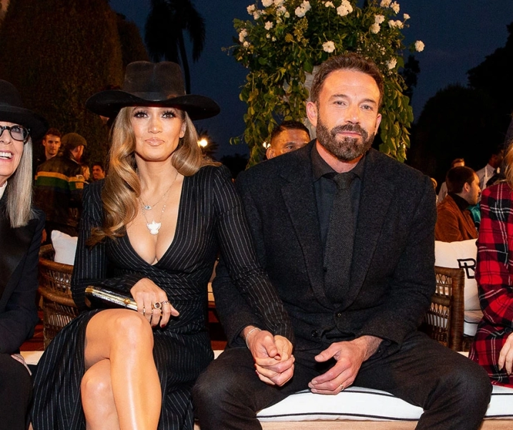 Jennifer Lopez si Ben Affleck la prezentarea colectiei Ralph Lauren pe Coasta de Vest