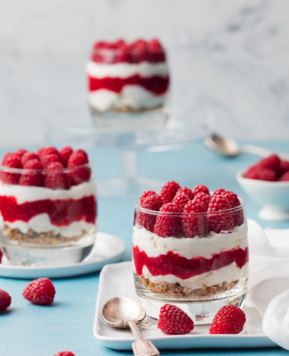 Cheesecake cu zmeură si ciocolată albă