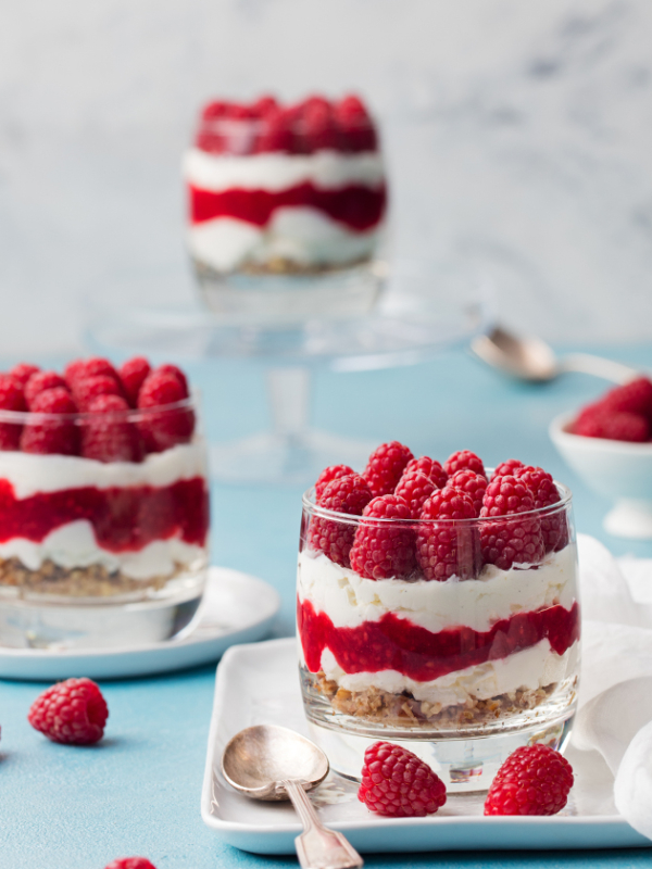 Cheesecake cu zmeură si ciocolată albă