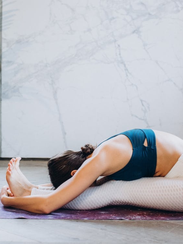 11 pozitii simple de yoga pentru reducerea grăsimii de pe burtă