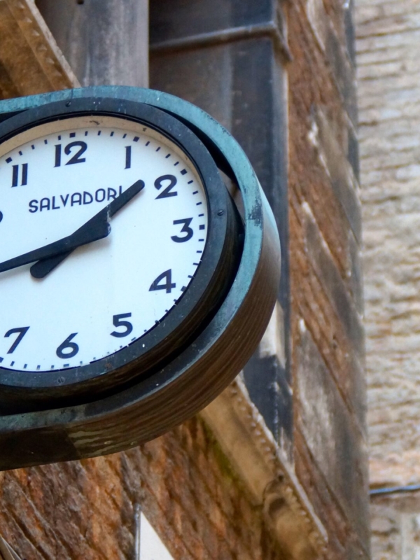 Vezi numere repetitive cand te uiti la ceas?Iata semnificatia lor