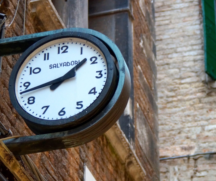 Vezi numere repetitive cand te uiti la ceas?Iata semnificatia lor