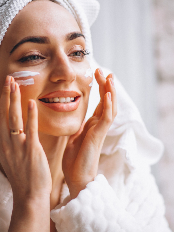 Îngrijirea corectă a pielii din jurul ochilor