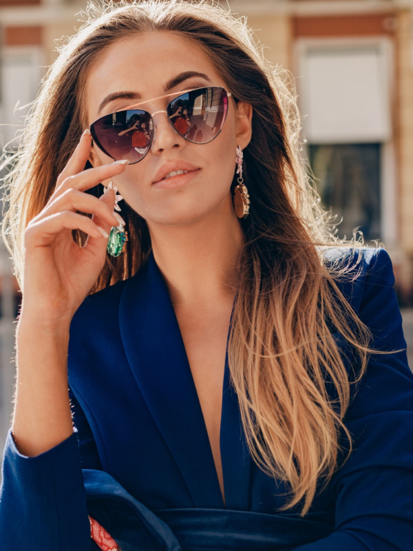 Cum să alegi ochelarii de soare potriviți cu forma feței tale