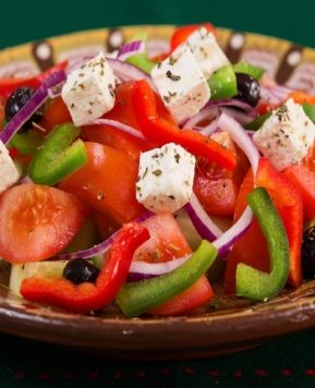 Rețete ușoare de salate, cu ingredientele proaspete ideale in sezonul cald!