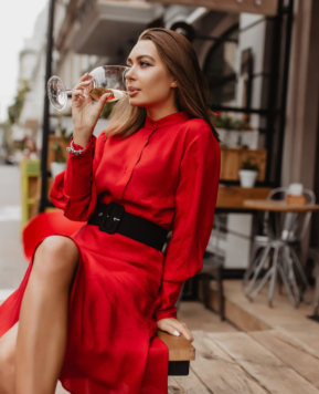7 Culori pe care să le porți în fiecare zi a săptămânii în ținuta ta!