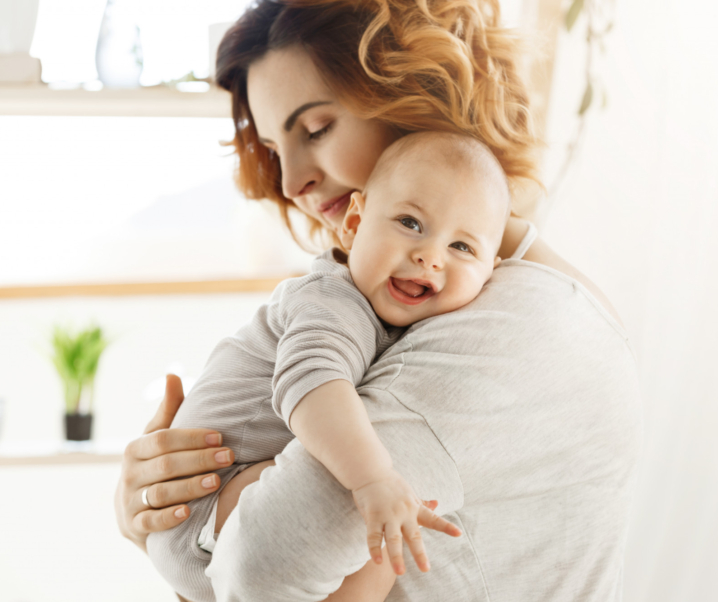 Mirosul bebelușilor provoacă aceeași senzație în creierul mamelor ca și drogurile!