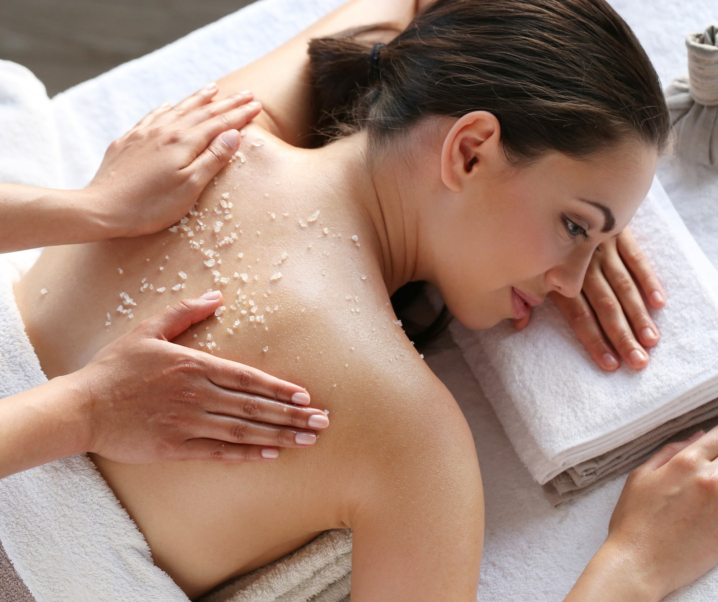 Exfolierea cu sare versus exfolierea cu zahăr. Tu pe care o alegi?