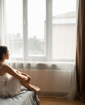 6 Lucruri care se întâmplă în corpul unei femei când inima ei este frântă