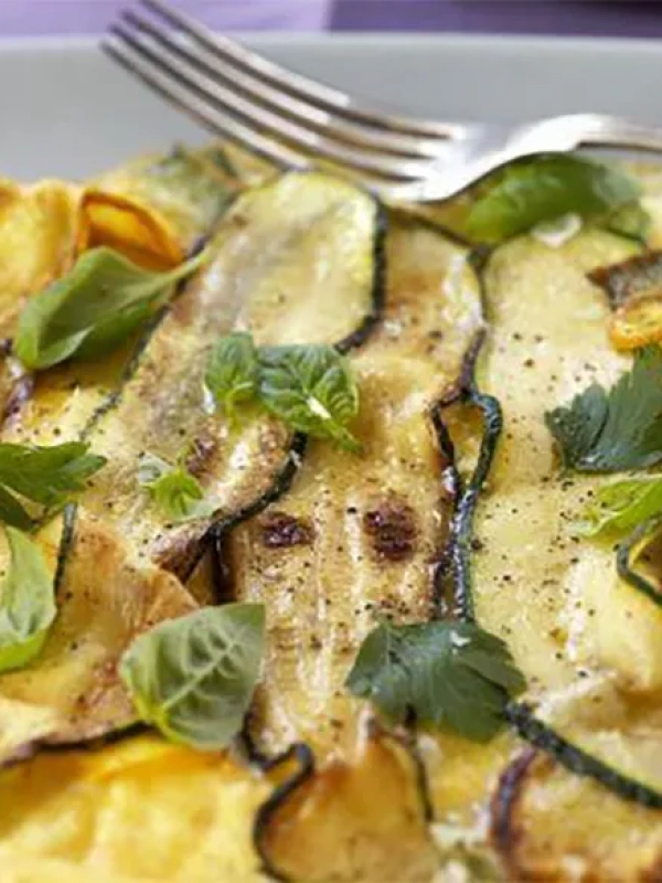 Omletă de mic dejun cu legume verzi cu conținut scăzut de carbohidrați