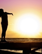 Apă de trandafiri: 8 beneficii pentru sănătate și cum să o folosești