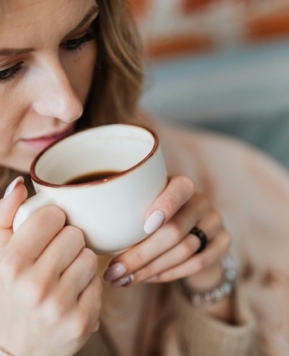 Cafeaua și sănătatea mintală: două până la trei cești pe zi, asociate cu un risc mai mic de tulburări