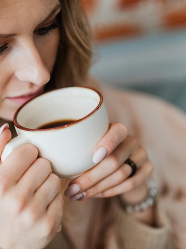 Cafeaua și sănătatea mintală: două până la trei cești pe zi, asociate cu un risc mai mic de tulburări